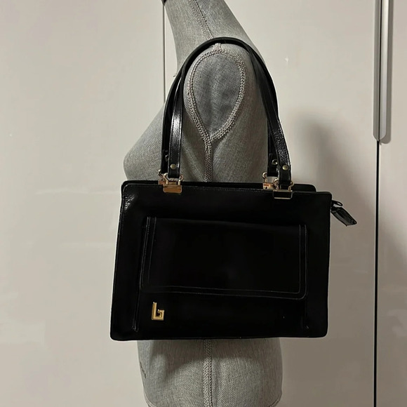 Vintage Shoulder Bag Gold Hardware - Picture 2 of 15